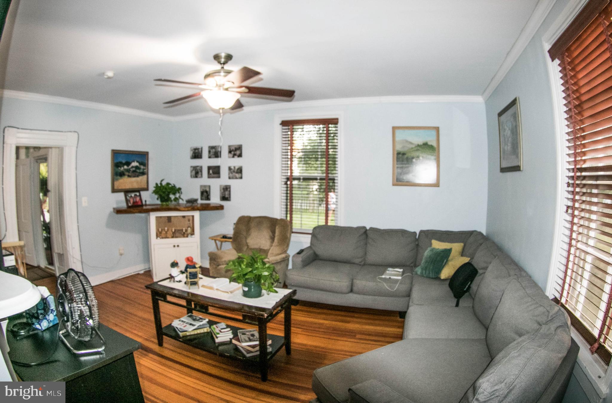 4133 Winchester Road Marshall, VA 20115 - Photo 6 of 31 Front living room