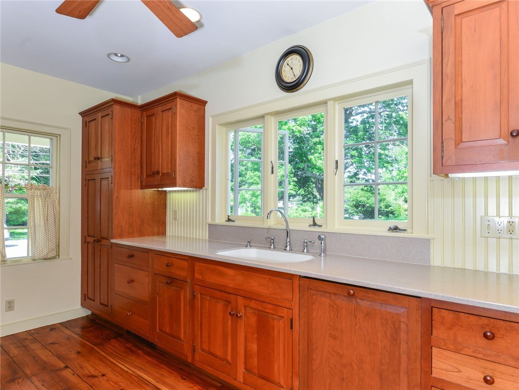 137 Great Road North Smithfield, RI 02896 - Photo 13 of 39
