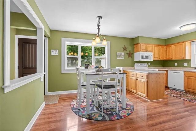 $327,500 | 117 South Judge Drive, Saukville, WI 53080