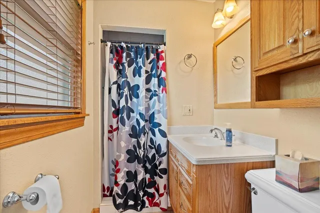 $327,500 | 117 South Judge Drive, Saukville, WI 53080