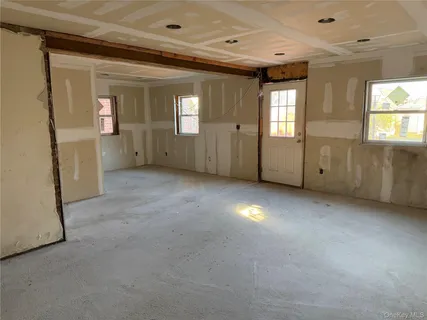 $1,100,000 | 512 Minnieford Avenue | City Island