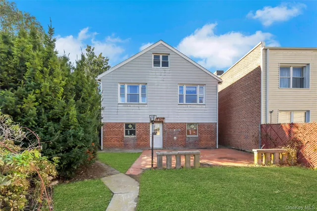 $1,100,000 | 512 Minnieford Avenue | City Island