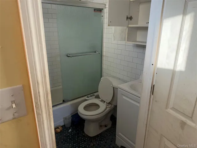 $1,100,000 | 512 Minnieford Avenue | City Island