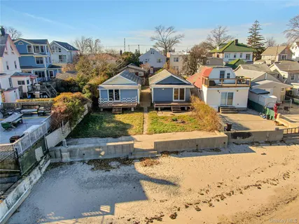 $1,100,000 | 512 Minnieford Avenue | City Island