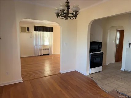 $1,100,000 | 512 Minnieford Avenue | City Island