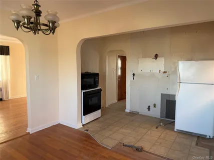 $1,100,000 | 512 Minnieford Avenue | City Island