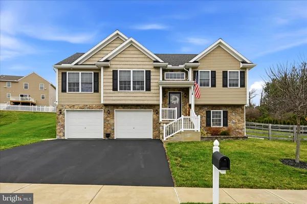 $399,900 | 1363 Perry Drive, Denver, PA 17517