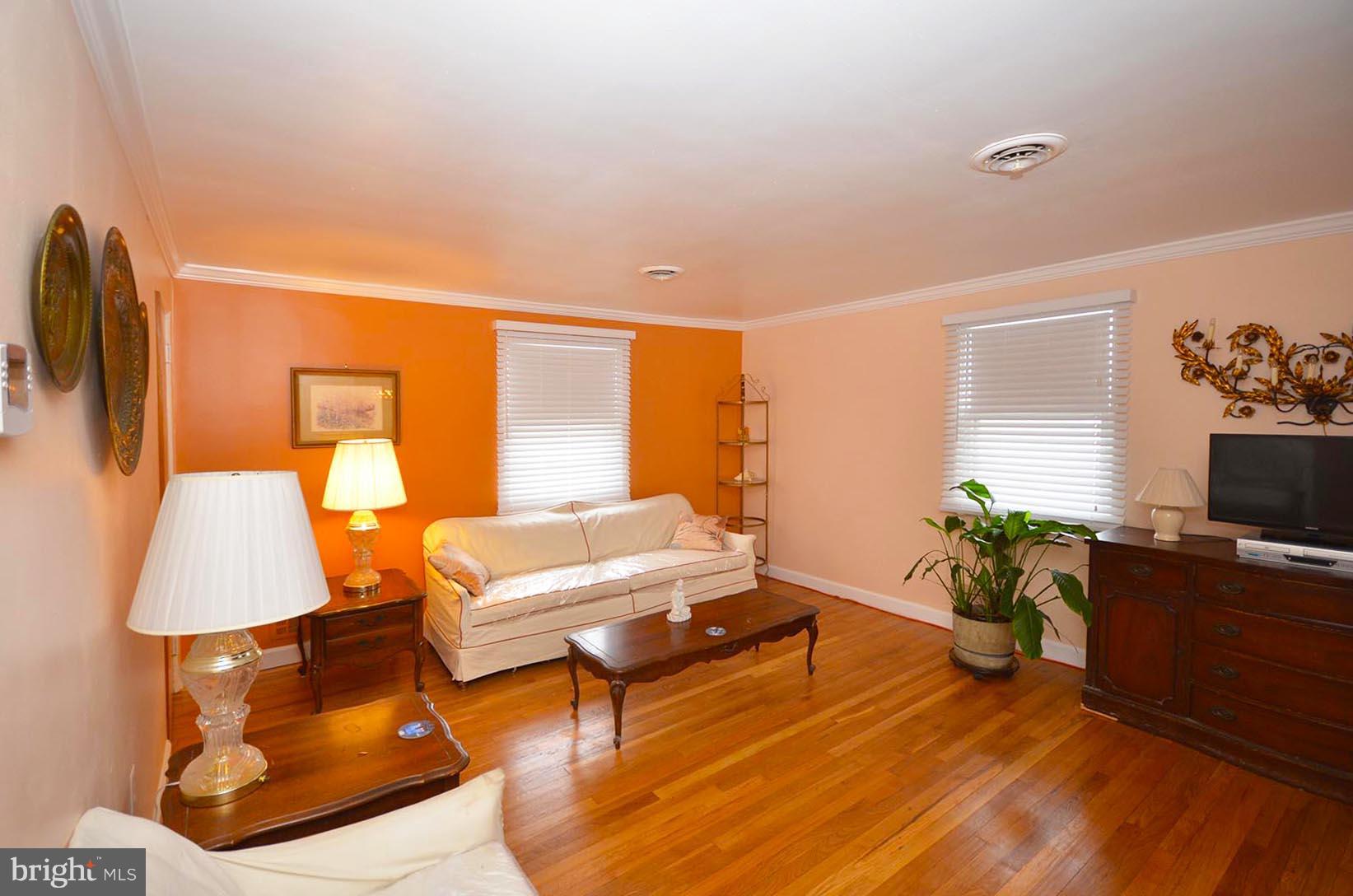 8823 Liberty Road Randallstown, MD 21133 - Photo 5 of 13 2nd unit Living Room