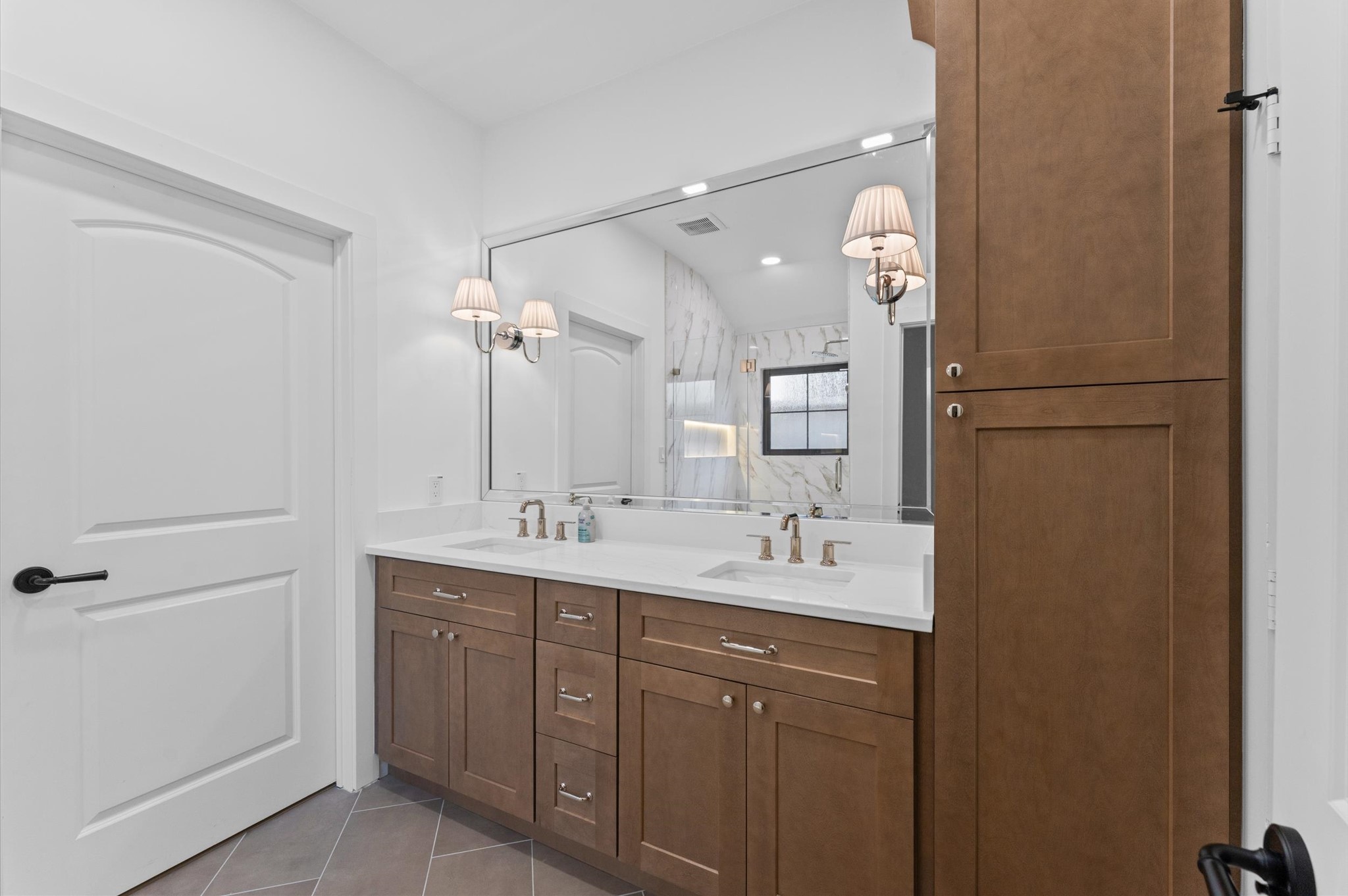 4010 Norfolk Street Houston, TX 77027 - Photo 18 of 29 Primary Bath