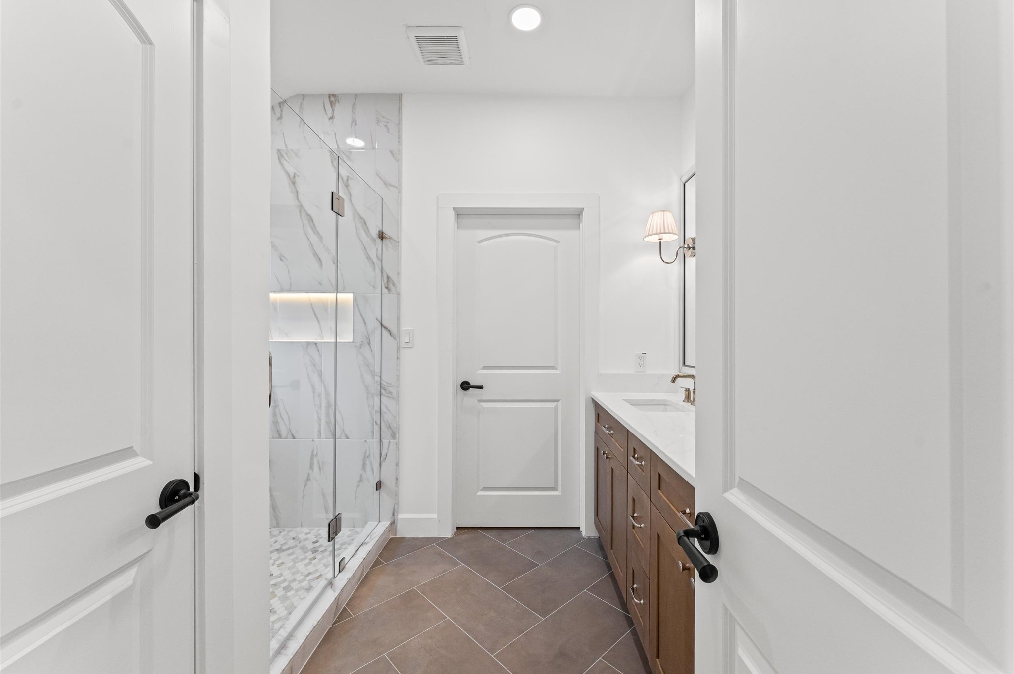 4010 Norfolk Street Houston, TX 77027 - Photo 19 of 29 Primary Bath