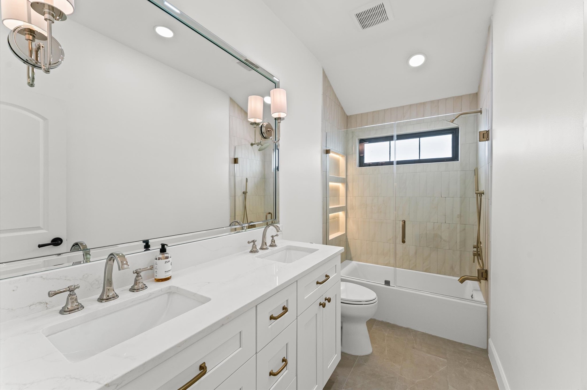 4010 Norfolk Street Houston, TX 77027 - Photo 23 of 29 Secondary Bath