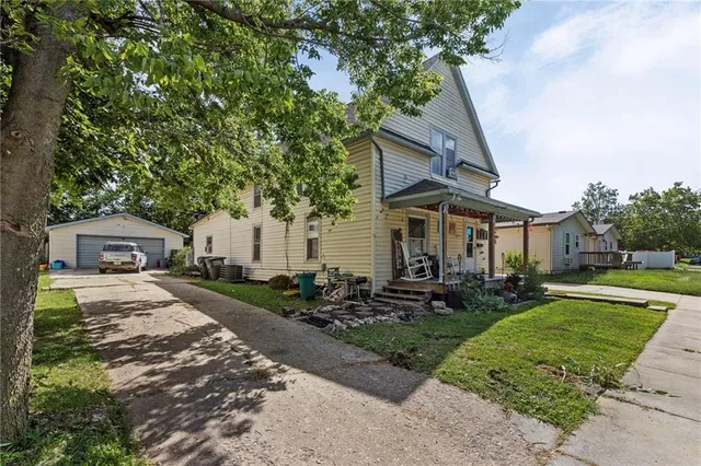 $135,000 | 301 West 13th Avenue, Emporia, KS 66801