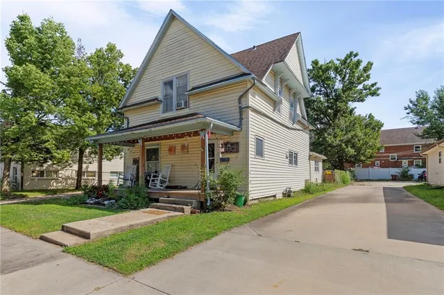 $135,000 | 301 West 13th Avenue, Emporia, KS 66801