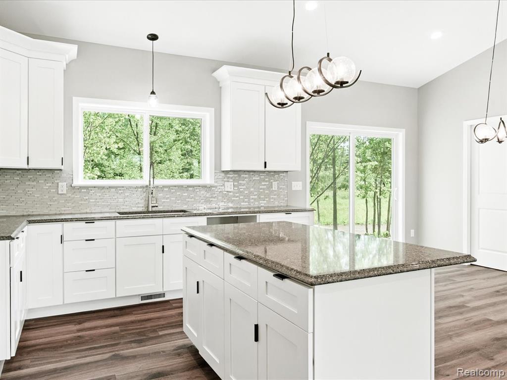 9711 Crawford Road Columbus, MI 48063 - Photo 4 of 36
