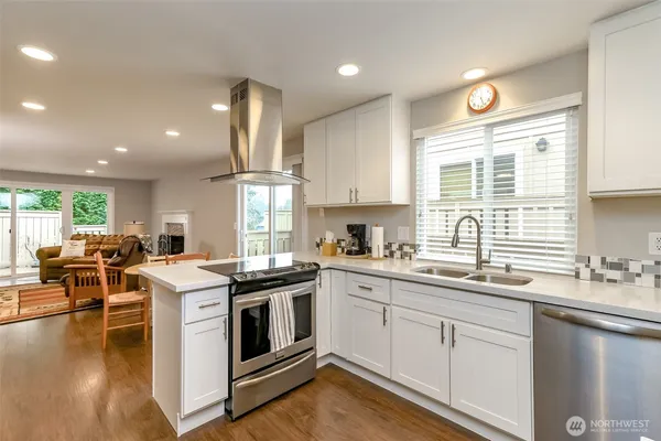 $650,000 | 7117 40th Street West, Unit 7, University Place, WA 98466
