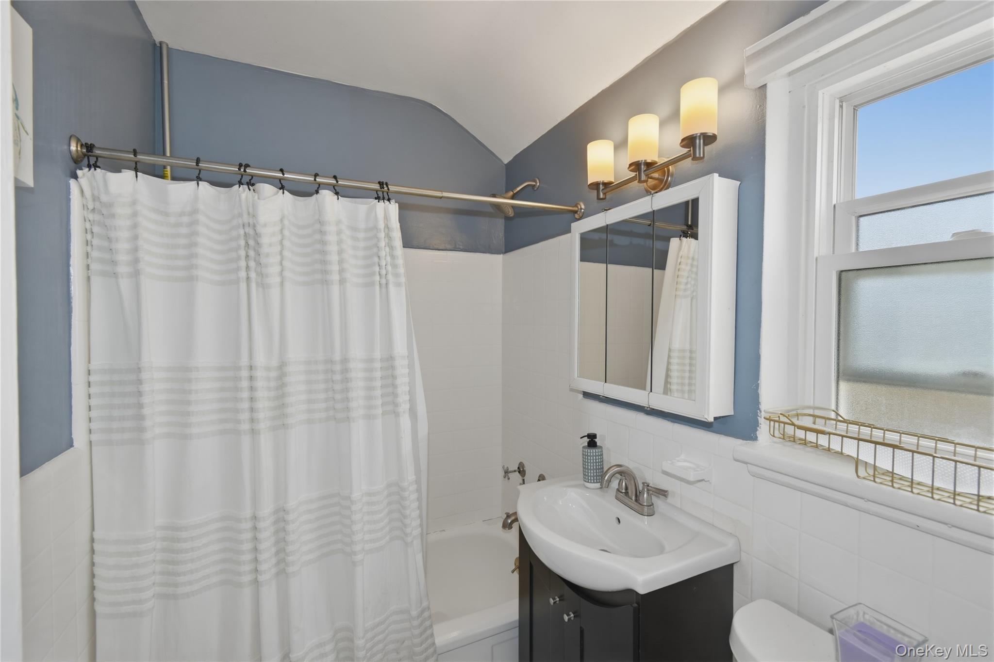 737 Tuckahoe Road, Unit 23 Yonkers, NY 10710 - Photo 12 of 13 a bathroom with a sink and a mirror