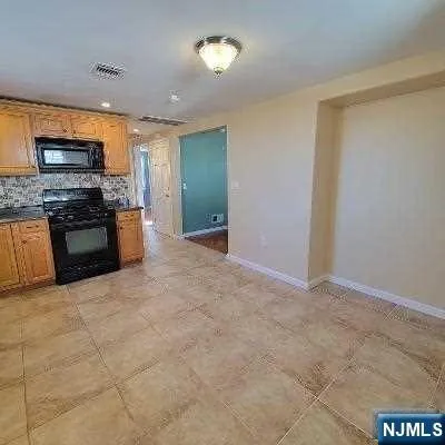 $2,300 | 12-14 1st Street, Unit 2, North Arlington, NJ 07031