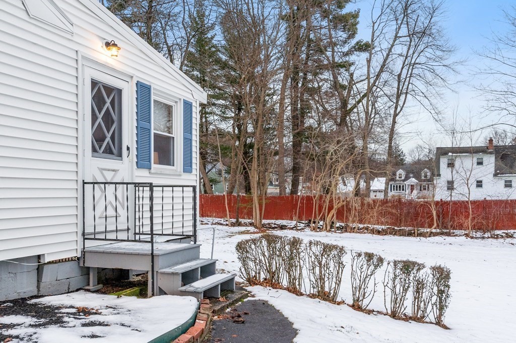 10 Lockwood Road Wilmington, MA 01887 - Photo 3 of 38 Gallery Image 3