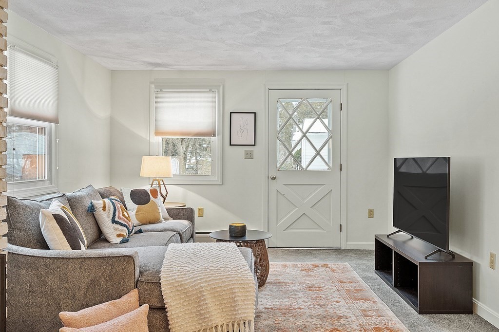 10 Lockwood Road Wilmington, MA 01887 - Photo 4 of 38 Gallery Image 4