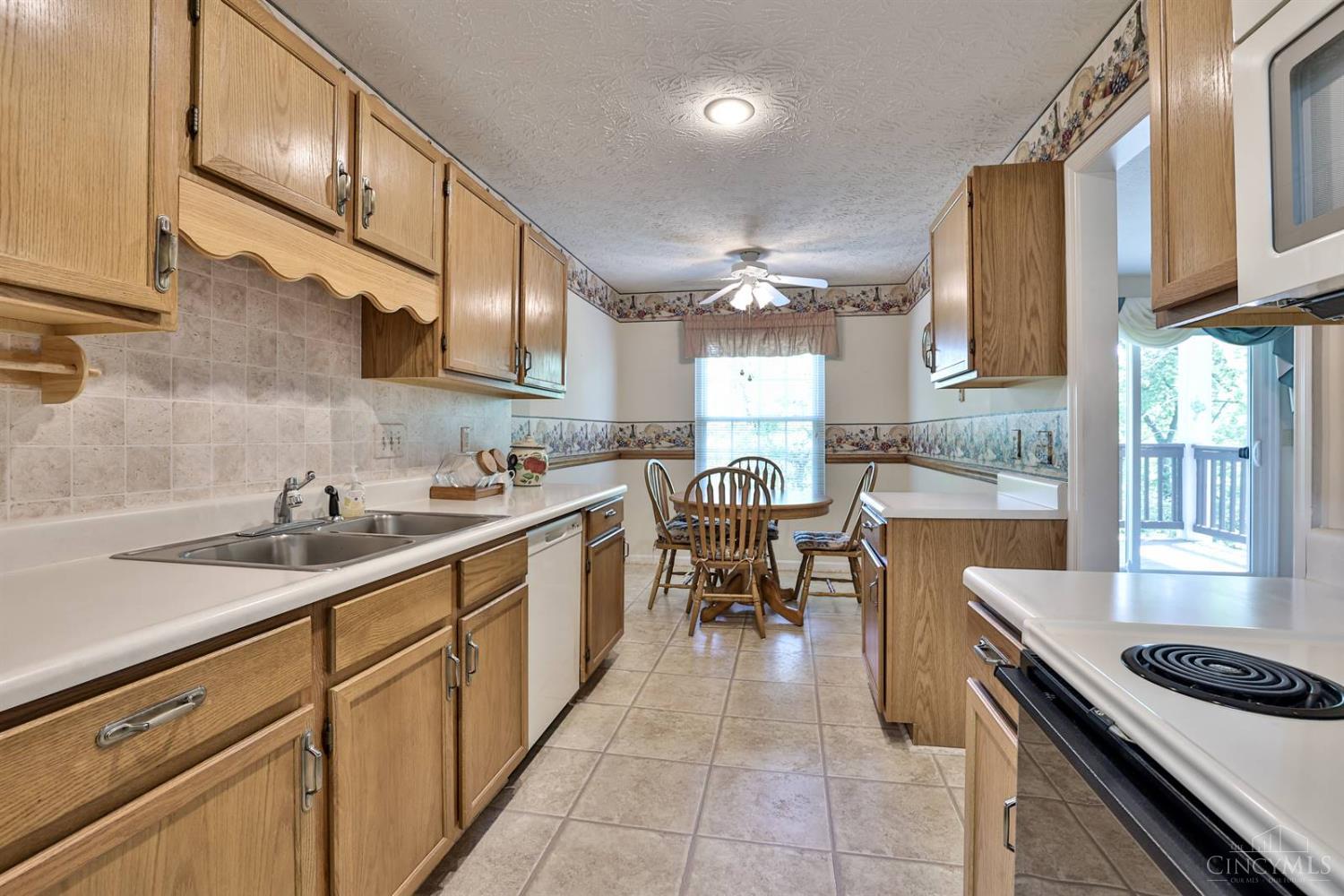 4310 Regency Ridge Court, Unit 208 Cincinnati, OH 45248 - Photo 14 of 30 Gallery Image 14