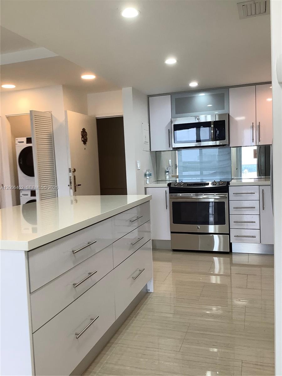 150 Southeast 25th Road, Unit 14H Miami, FL 33129 - Photo 4 of 27