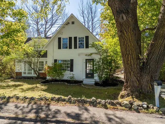 $439,000 | 224 Limerock Street, Rockland, ME 04841
