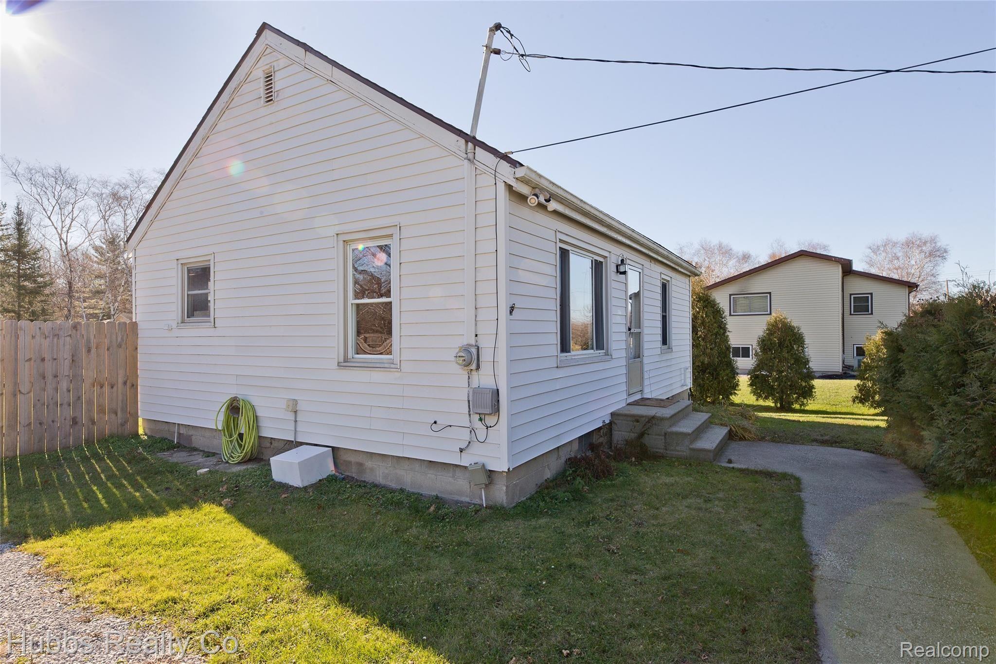 6150 Baker Road Bridgeport, MI 48722 - Photo 8 of 54 A32W9793.jpg