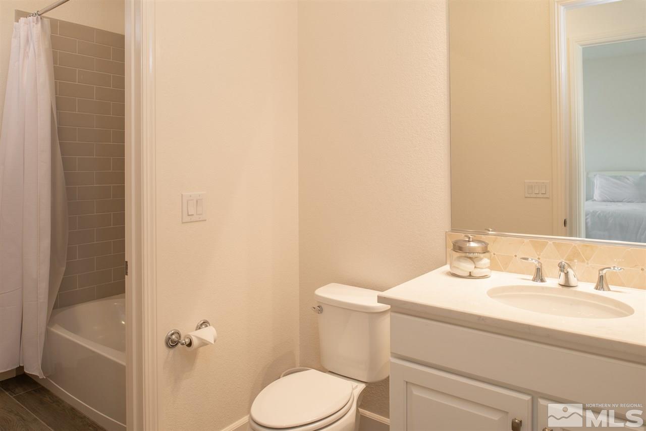 9840 Gainsborough Lane Reno, NV 89521 - Photo 14 of 24 a bathroom with a sink toilet and bathtub
