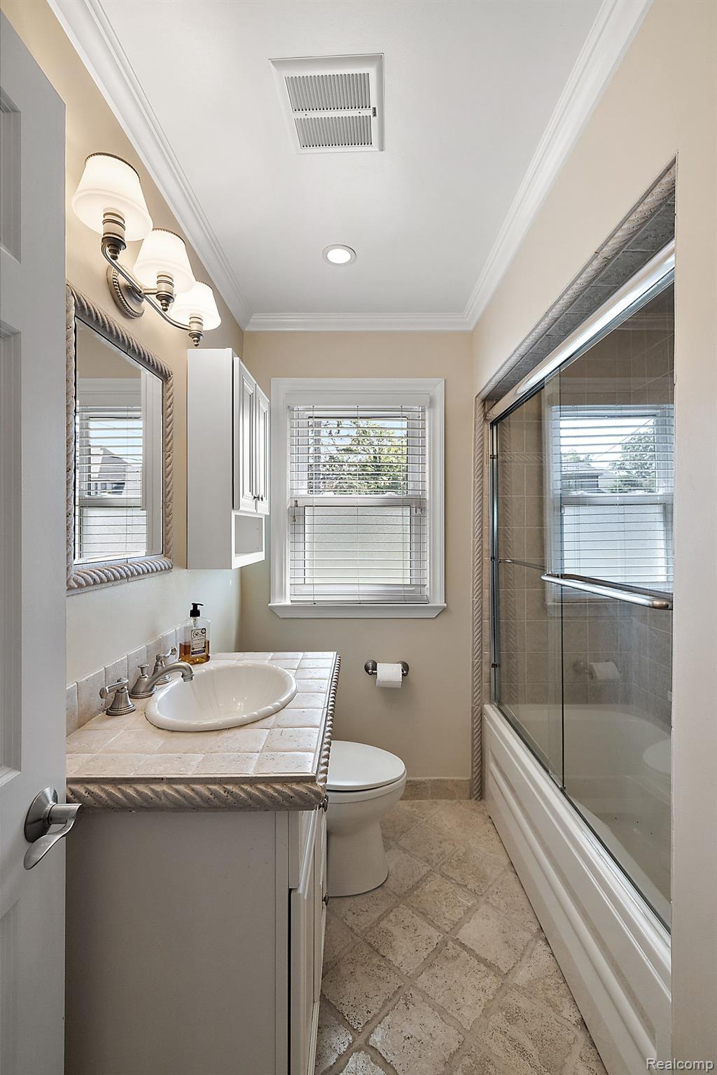 2546 Dorchester Road Birmingham, MI 48009 - Photo 14 of 48