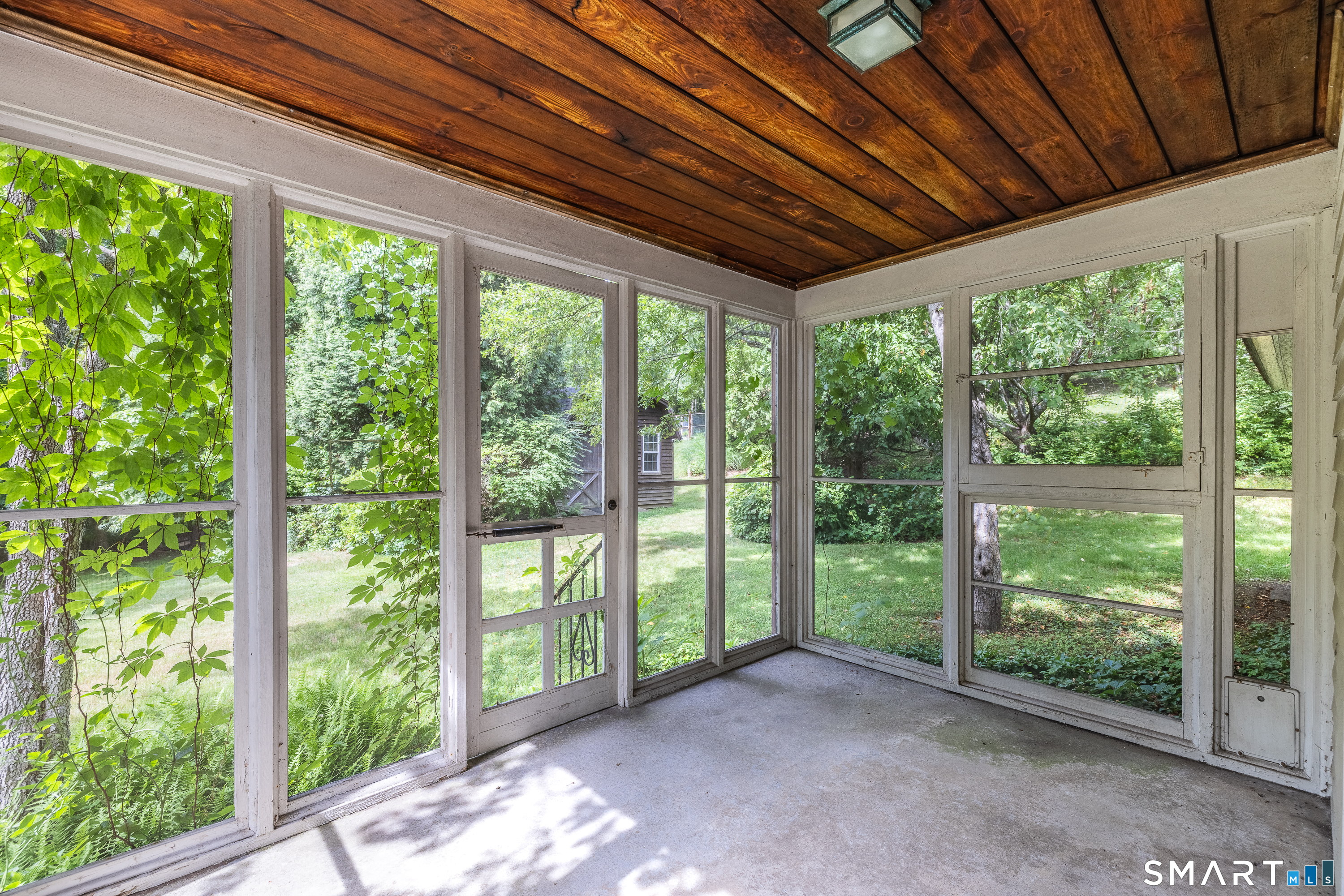 65 Manor Hill Road Stratford, CT 06614 - Photo 13 of 36