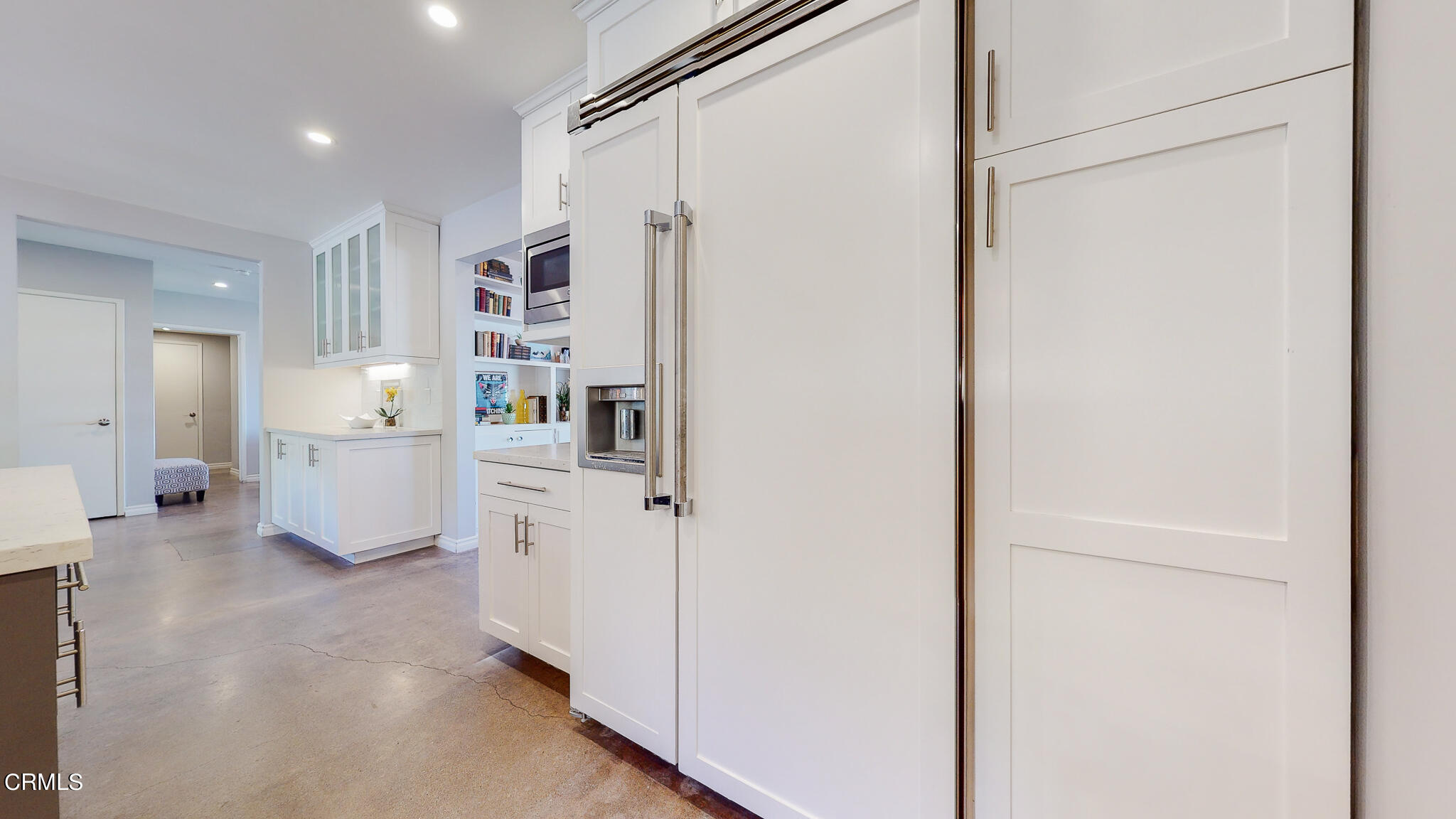 462 Devonwood Road Altadena, CA 91001 - Photo 15 of 39 a room with a white wall and closet