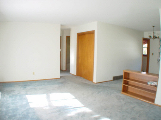 4722 Mohawk Road Rockford, IL 61107 - Photo 1 of 5 a view of room with air conditioner and window