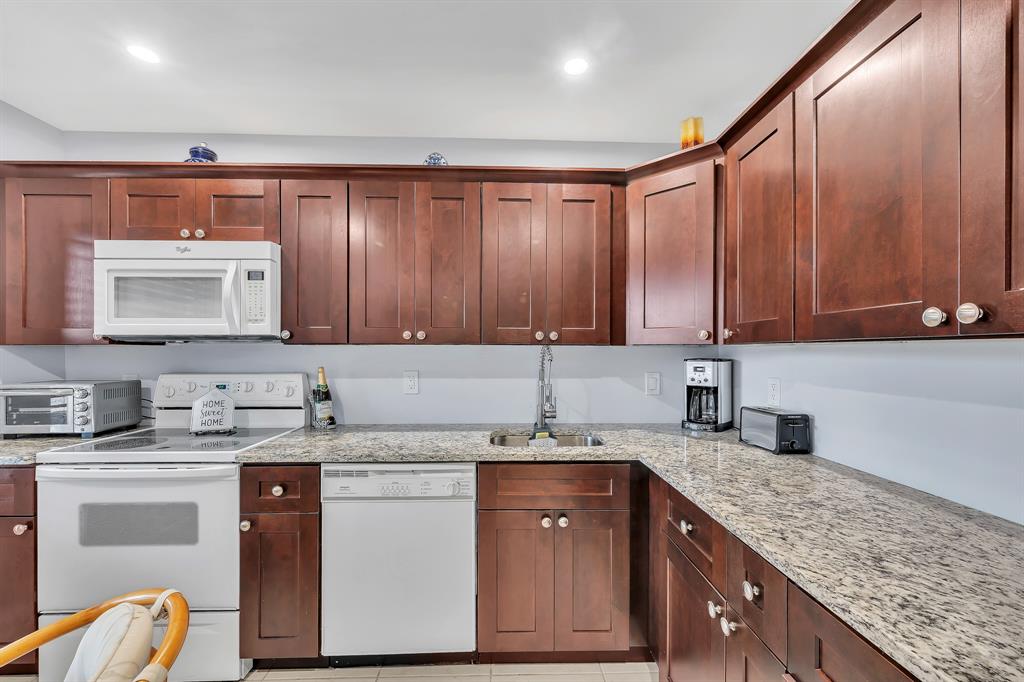 9278 Vista Del Lago, Unit 31F Boca Raton, FL 33428 - Photo 8 of 33