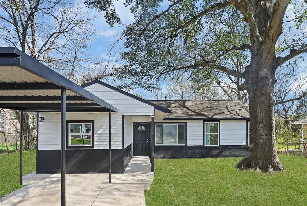 7609 St Lo Road Houston, TX 77033 - Photo 3 of 14 a front view of a house with garden