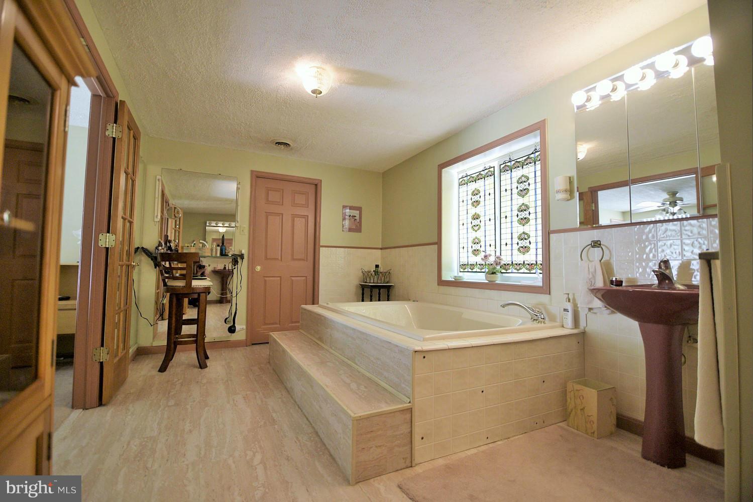 8802 Indian Springs Road Frederick, MD 21702 - Photo 22 of 30 Bath (Master)