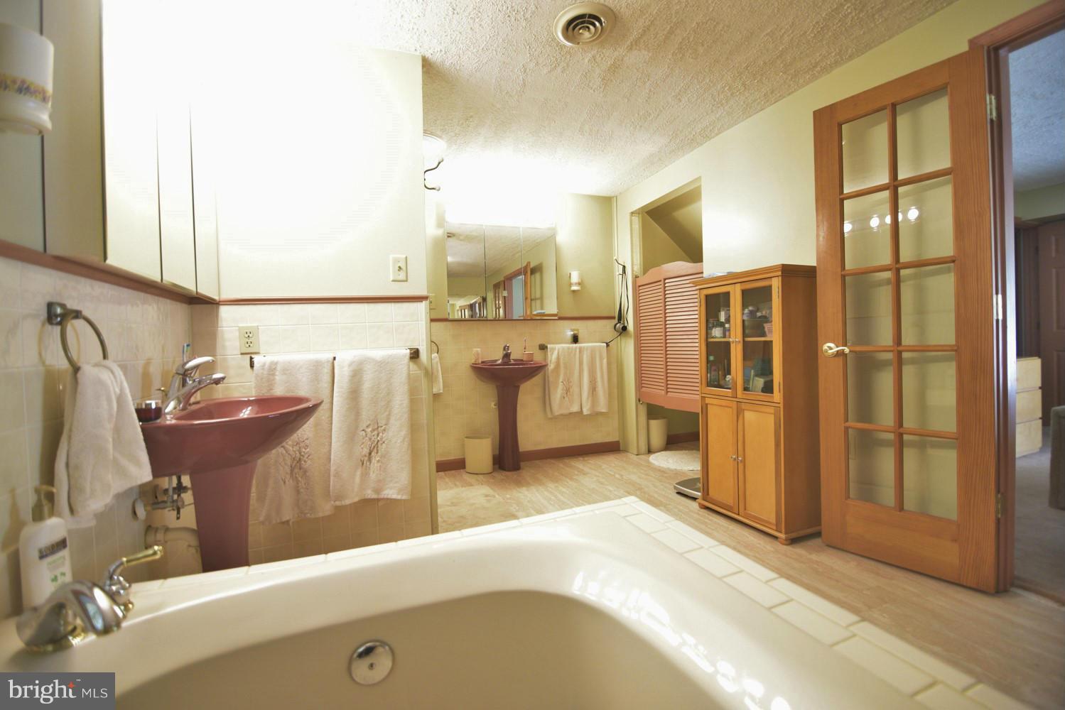 8802 Indian Springs Road Frederick, MD 21702 - Photo 23 of 30 Bath (Master)