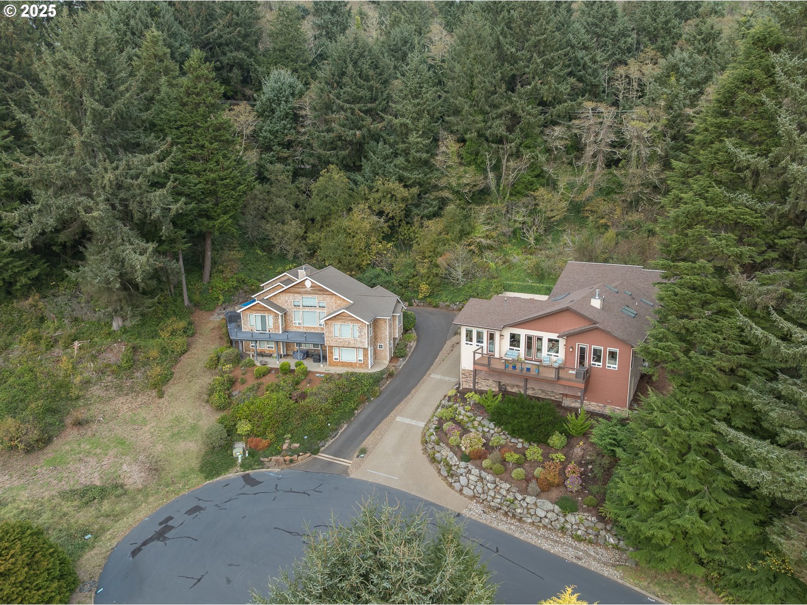 108 Sea Crest Court Otter Rock, OR 97369 - Photo 41 of 45 a sign that is sitting on a brick wall