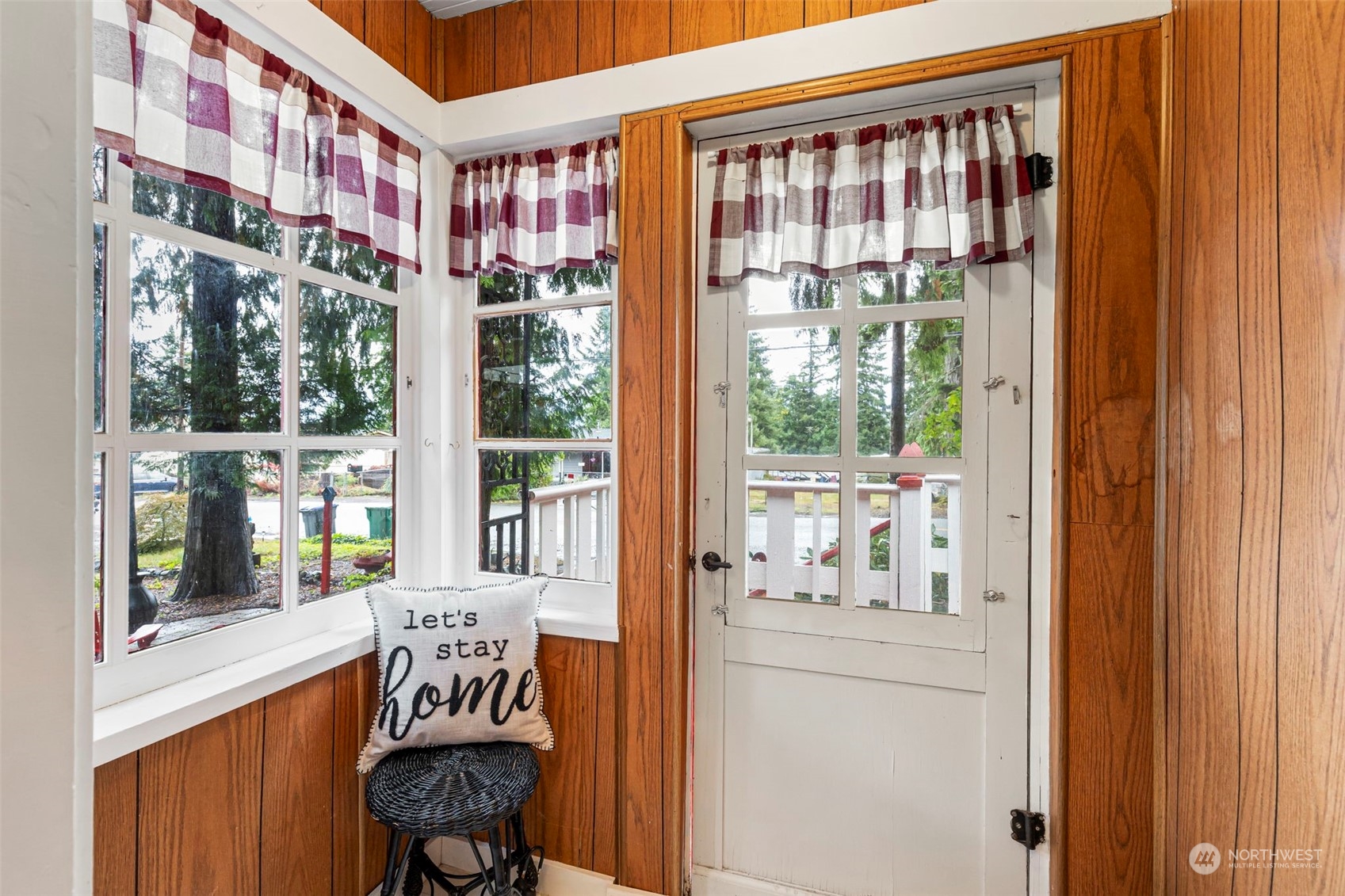105 Sunnyhill Road West Bremerton, WA 98312 - Photo 3 of 31 Gallery Image 3