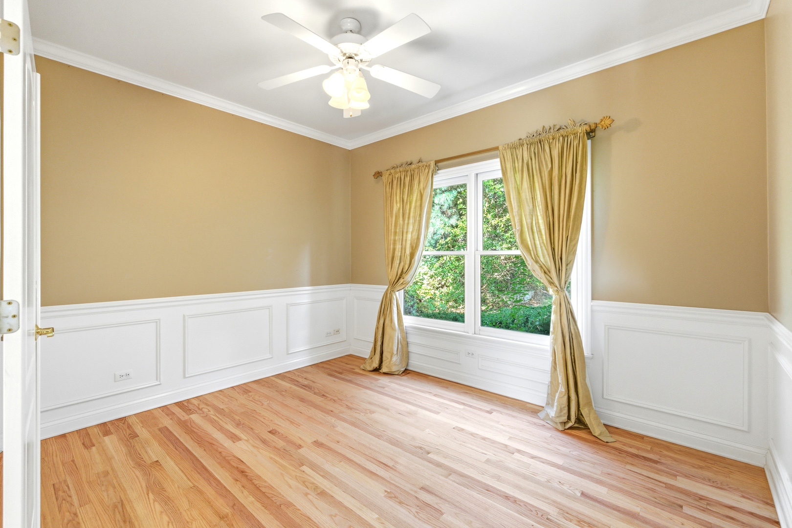 37-w004 Ridgewood Drive St. Charles, IL 60175 - Photo 30 of 44 a view of an empty room with a window