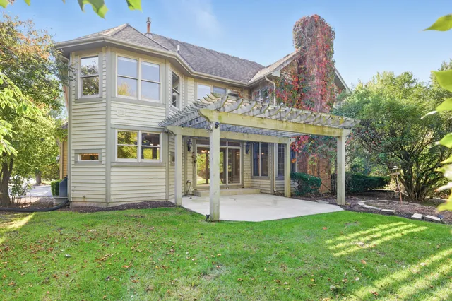 $730,000 | 37-w004 Ridgewood Drive, St. Charles, IL 60175