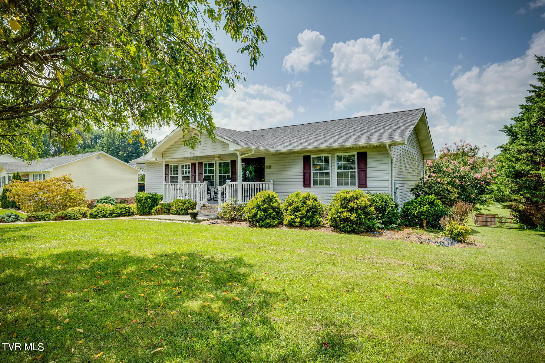 186 Kincheloe Road Fall Branch, TN 37656 - Photo 2 of 25 002
