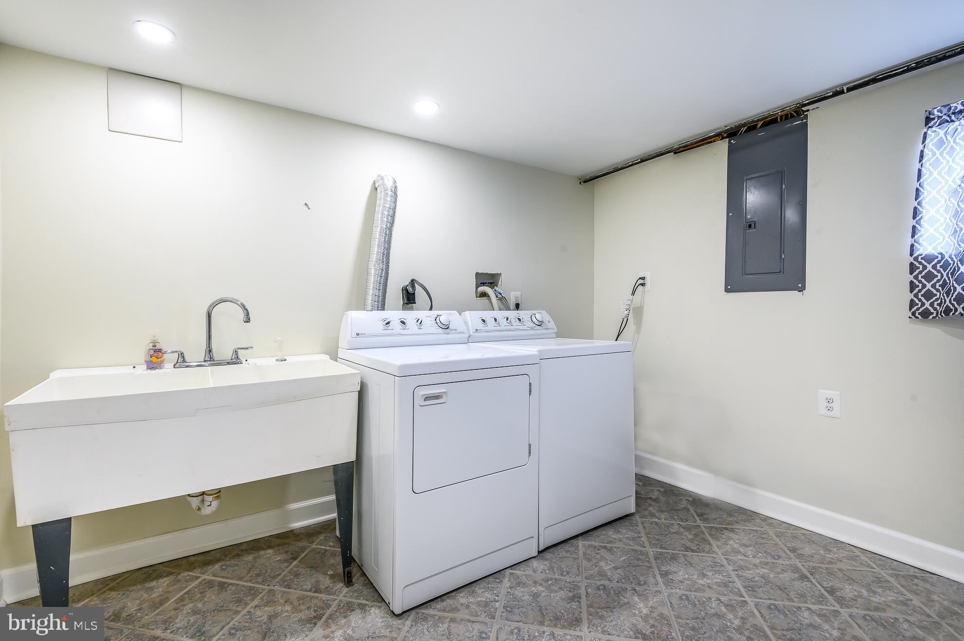 7432 Northrop Road Alexandria, VA 22306 - Photo 29 of 39 Laundry Room
