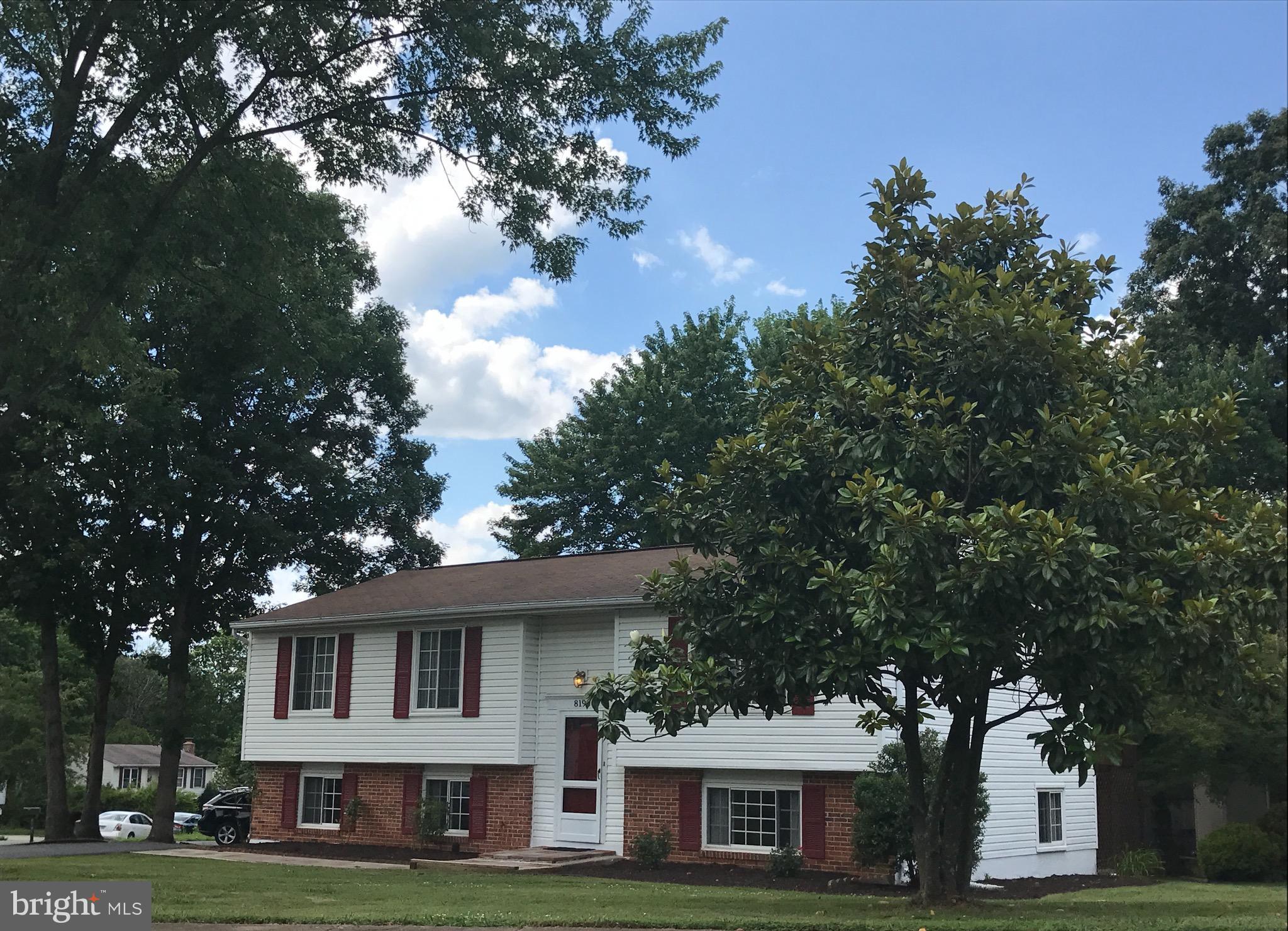 8193 Oakglen Road Manassas, VA 20110 - Photo 2 of 15 Exterior (Front)