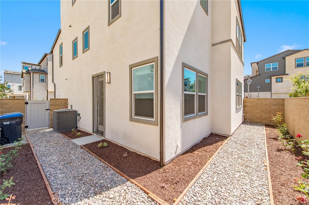 243 Yerba Irvine, CA 92618 - Photo 12 of 37