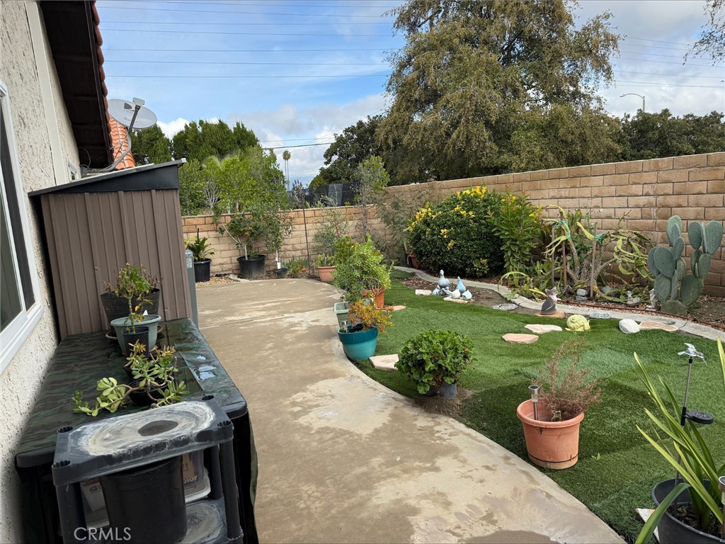 1114 Bottle Tree Way Hemet, CA 92545 - Photo 20 of 23 a view of a backyard with sitting area