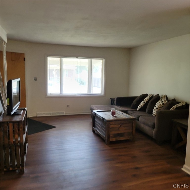 1208 Spring Street Syracuse, NY 13208 - Photo 3 of 21