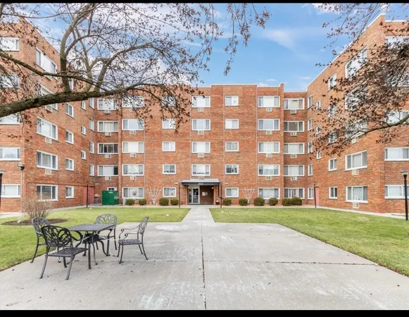 $91,500 | 222 Madison Street, Unit 208, Joliet, IL 60435