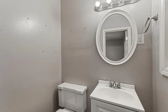 a close view of utility room with washer and dryer