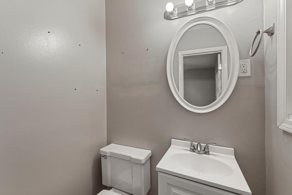 5422 Colony Drive Columbus, GA 31909 - Photo 20 of 32 a close view of utility room with washer and dryer