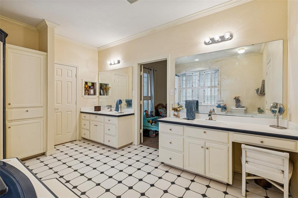 3558 South Nolan River Road Cleburne, TX 76033 - Photo 21 of 38